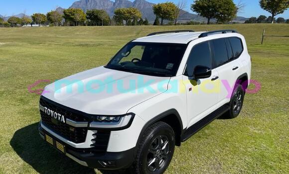 Buy Used Toyota Land Cruiser White Car in Lubumbashi in Katanga Buy Used Toyota Land Cruiser White Car in Lubumbashi in Katanga