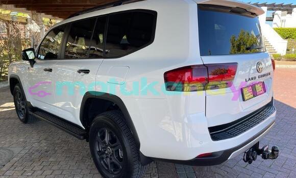 Buy Used Toyota Land Cruiser White Car in Lubumbashi in Katanga Buy Used Toyota Land Cruiser White Car in Lubumbashi in Katanga