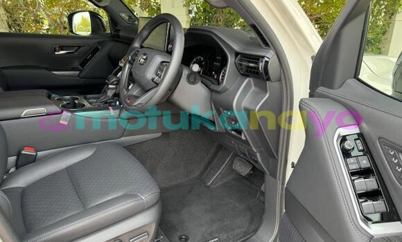 Buy Used Toyota Land Cruiser White Car in Lubumbashi in Katanga Buy Used Toyota Land Cruiser White Car in Lubumbashi in Katanga