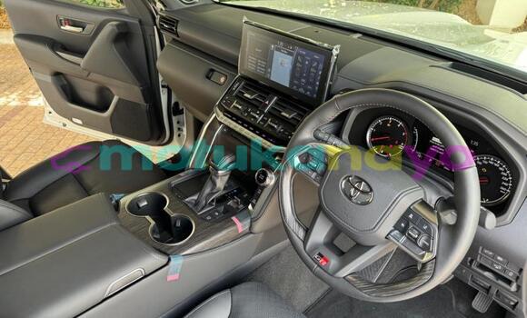 Buy Used Toyota Land Cruiser White Car in Lubumbashi in Katanga Buy Used Toyota Land Cruiser White Car in Lubumbashi in Katanga
