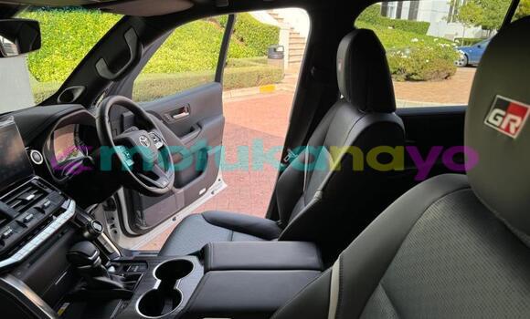 Buy Used Toyota Land Cruiser White Car in Lubumbashi in Katanga Buy Used Toyota Land Cruiser White Car in Lubumbashi in Katanga
