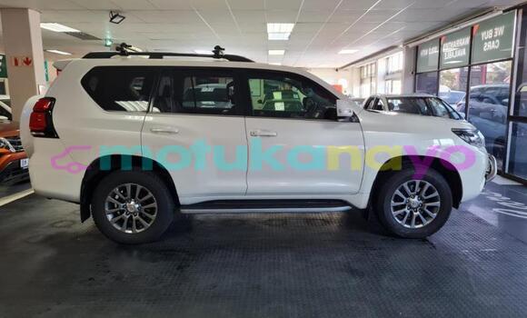 Buy Used Toyota Prado White Car in Lubumbashi in Katanga Buy Used Toyota Prado White Car in Lubumbashi in Katanga