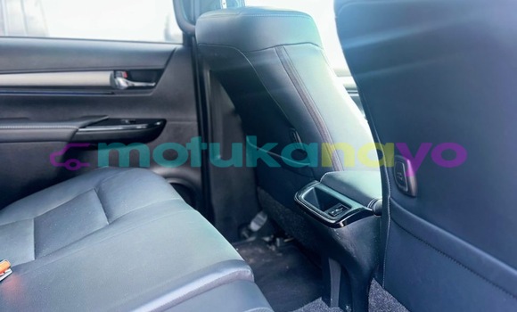 Buy Used Toyota Hilux Silver Car in Kinshasa in Kinshasa Buy Used Toyota Hilux Silver Car in Kinshasa in Kinshasa