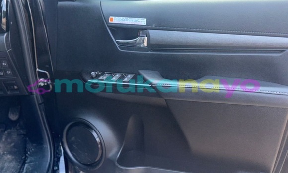 Buy Used Toyota Hilux Silver Car in Kinshasa in Kinshasa Buy Used Toyota Hilux Silver Car in Kinshasa in Kinshasa