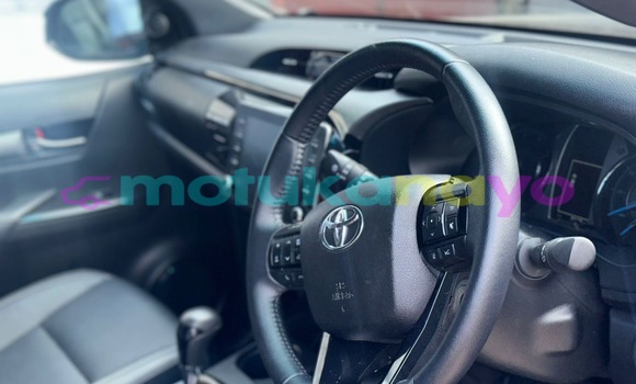 Buy Used Toyota Hilux Silver Car in Kinshasa in Kinshasa Buy Used Toyota Hilux Silver Car in Kinshasa in Kinshasa