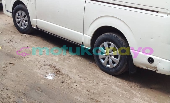 Acheter Occasion Voiture Toyota Hiace Blanc à Kinshasa, Kinshasa Acheter Occasion Voiture Toyota Hiace Blanc à Kinshasa, Kinshasa