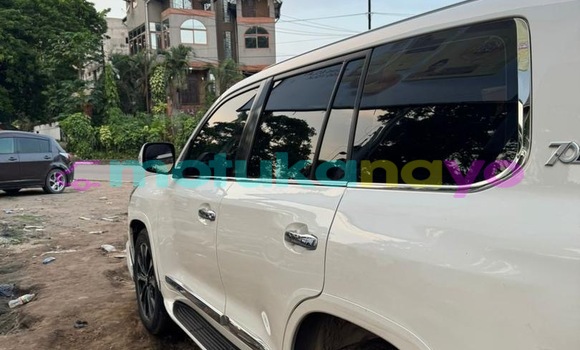 Acheter Neuf Voiture Toyota Land Cruiser Blanc à Kinshasa, Kinshasa Acheter Neuf Voiture Toyota Land Cruiser Blanc à Kinshasa, Kinshasa
