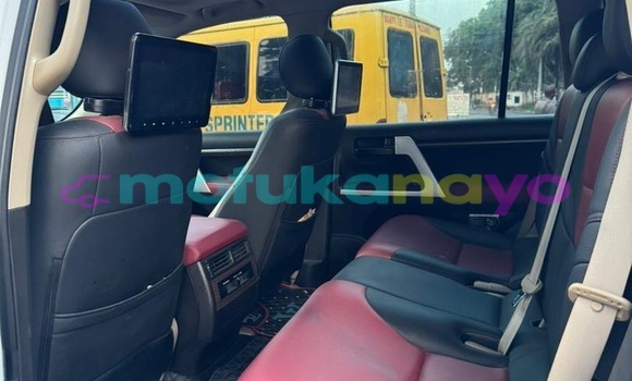 Acheter Neuf Voiture Toyota Land Cruiser Blanc à Kinshasa, Kinshasa Acheter Neuf Voiture Toyota Land Cruiser Blanc à Kinshasa, Kinshasa