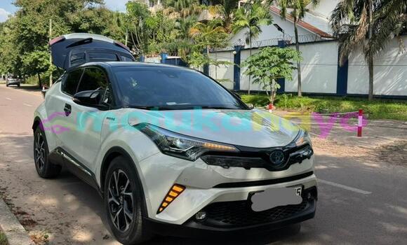 Acheter Occasion Voiture Toyota C-HR Blanc à Kinshasa, Kinshasa