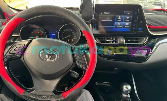 Buy Used Toyota C-HR White Car in Kinshasa in Kinshasa Buy Used Toyota C-HR White Car in Kinshasa in Kinshasa
