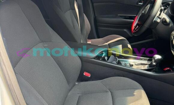Buy Used Toyota C-HR White Car in Kinshasa in Kinshasa Buy Used Toyota C-HR White Car in Kinshasa in Kinshasa