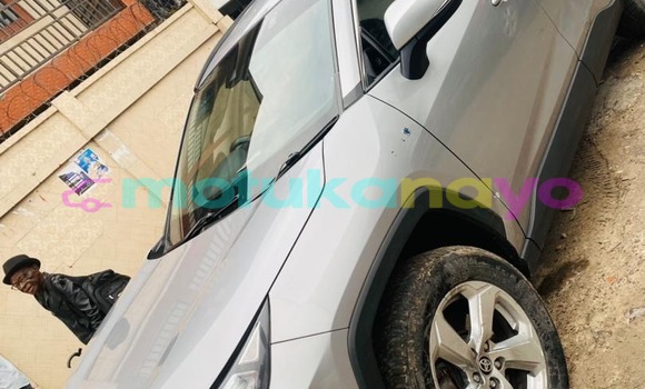 Buy Used Toyota RAV4 Silver Car in Kinshasa in Kinshasa Buy Used Toyota RAV4 Silver Car in Kinshasa in Kinshasa