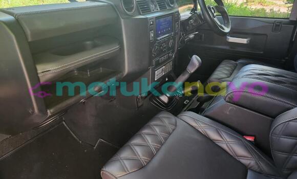 Buy Used Land Rover Defender Silver Car in Kinshasa in Kinshasa Buy Used Land Rover Defender Silver Car in Kinshasa in Kinshasa