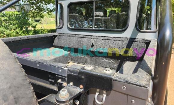 Buy Used Land Rover Defender Silver Car in Kinshasa in Kinshasa Buy Used Land Rover Defender Silver Car in Kinshasa in Kinshasa