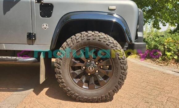 Buy Used Land Rover Defender Silver Car in Kinshasa in Kinshasa Buy Used Land Rover Defender Silver Car in Kinshasa in Kinshasa