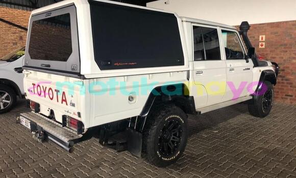 Buy Used Toyota Land Cruiser White Car in Kinshasa in Kinshasa Buy Used Toyota Land Cruiser White Car in Kinshasa in Kinshasa