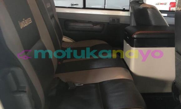Buy Used Toyota Land Cruiser White Car in Kinshasa in Kinshasa Buy Used Toyota Land Cruiser White Car in Kinshasa in Kinshasa