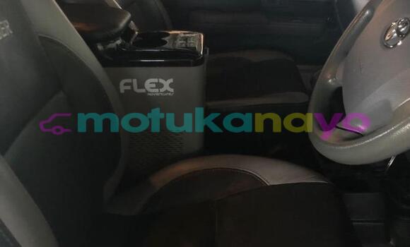 Buy Used Toyota Land Cruiser White Car in Kinshasa in Kinshasa Buy Used Toyota Land Cruiser White Car in Kinshasa in Kinshasa