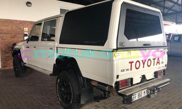 Buy Used Toyota Land Cruiser White Car in Kinshasa in Kinshasa Buy Used Toyota Land Cruiser White Car in Kinshasa in Kinshasa