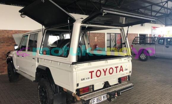 Buy Used Toyota Land Cruiser White Car in Kinshasa in Kinshasa Buy Used Toyota Land Cruiser White Car in Kinshasa in Kinshasa