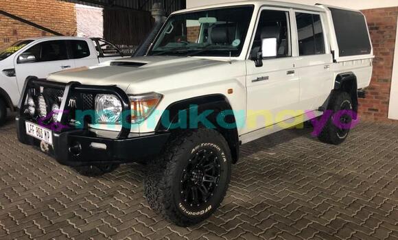 Buy Used Toyota Land Cruiser White Car in Kinshasa in Kinshasa Buy Used Toyota Land Cruiser White Car in Kinshasa in Kinshasa