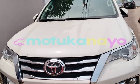 Buy Used Toyota Fortuner White Car in Kinshasa in Kinshasa