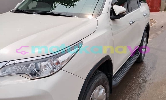 Acheter Occasion Voiture Toyota Fortuner Blanc à Kinshasa, Kinshasa Acheter Occasion Voiture Toyota Fortuner Blanc à Kinshasa, Kinshasa
