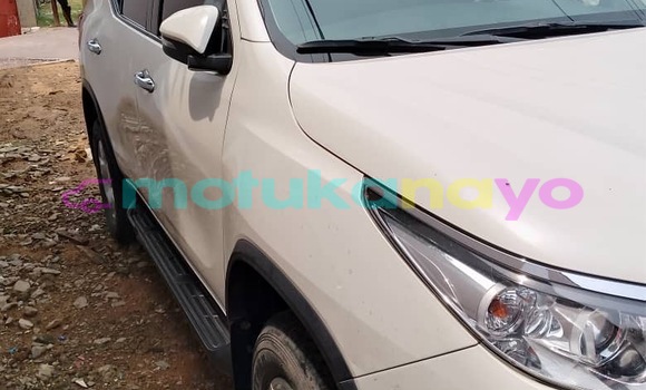 Acheter Occasion Voiture Toyota Fortuner Blanc à Kinshasa, Kinshasa Acheter Occasion Voiture Toyota Fortuner Blanc à Kinshasa, Kinshasa
