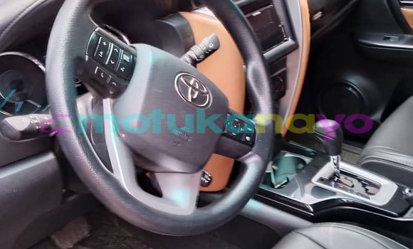 Acheter Occasion Voiture Toyota Fortuner Blanc à Kinshasa, Kinshasa Acheter Occasion Voiture Toyota Fortuner Blanc à Kinshasa, Kinshasa