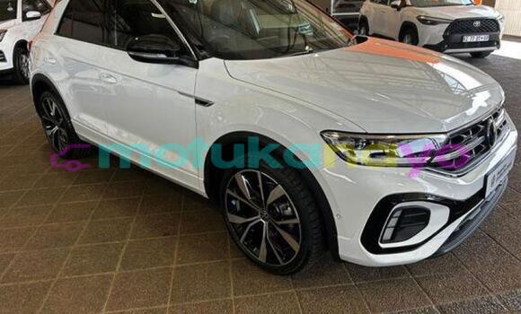 Buy Used Volkswagen T-Roc White Car in Kinshasa in Kinshasa Buy Used Volkswagen T-Roc White Car in Kinshasa in Kinshasa