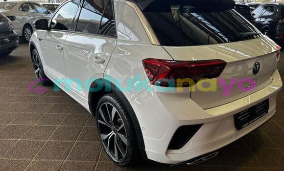 Buy Used Volkswagen T-Roc White Car in Kinshasa in Kinshasa Buy Used Volkswagen T-Roc White Car in Kinshasa in Kinshasa