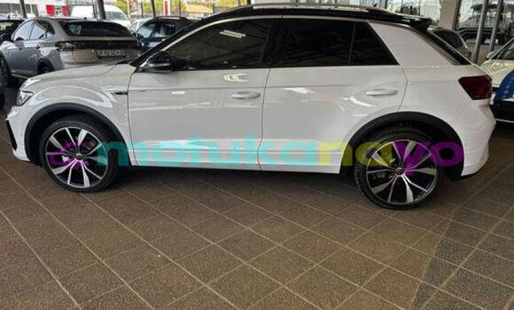 Buy Used Volkswagen T-Roc White Car in Kinshasa in Kinshasa Buy Used Volkswagen T-Roc White Car in Kinshasa in Kinshasa