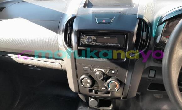 Buy Used Isuzu KB White Car in Kinshasa in Kinshasa Buy Used Isuzu KB White Car in Kinshasa in Kinshasa
