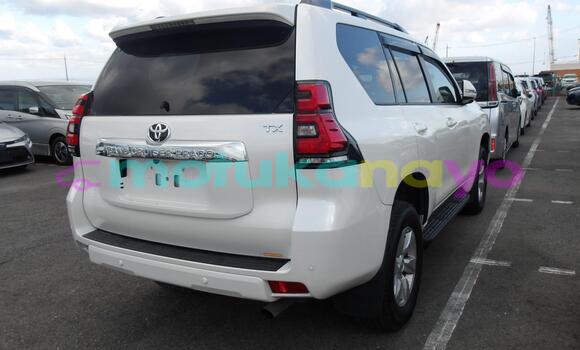 Buy Used Toyota Land Cruiser Prado White Car in Kinshasa in Kinshasa Buy Used Toyota Land Cruiser Prado White Car in Kinshasa in Kinshasa