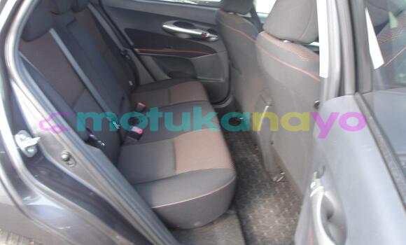 Buy Used Toyota Auris Silver Car in Kinshasa in Kinshasa Buy Used Toyota Auris Silver Car in Kinshasa in Kinshasa