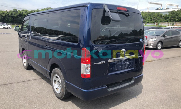 Buy Used Toyota Hiace Silver Car in Kinshasa in Kinshasa Buy Used Toyota Hiace Silver Car in Kinshasa in Kinshasa