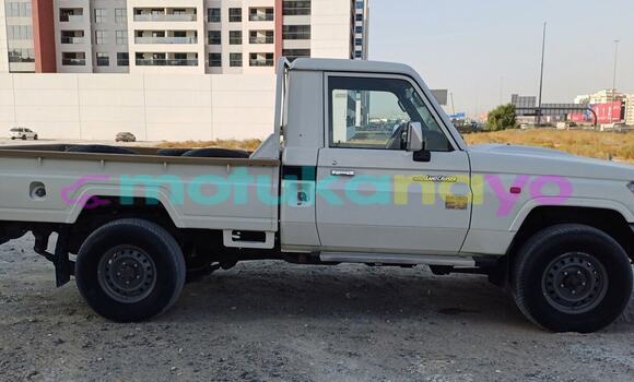 Buy Used Toyota Land Cruiser White Car in Kinshasa in Kinshasa Buy Used Toyota Land Cruiser White Car in Kinshasa in Kinshasa