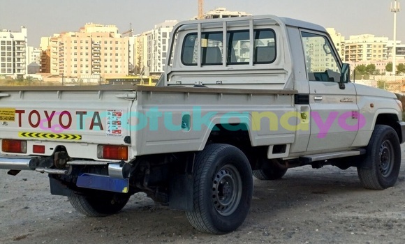 Buy Used Toyota Land Cruiser White Car in Kinshasa in Kinshasa Buy Used Toyota Land Cruiser White Car in Kinshasa in Kinshasa