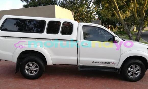 Buy Used Toyota Hilux White Car in Kinshasa in Kinshasa Buy Used Toyota Hilux White Car in Kinshasa in Kinshasa