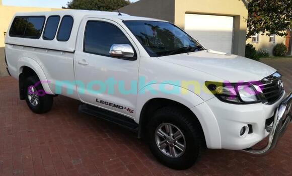 Buy Used Toyota Hilux White Car in Kinshasa in Kinshasa Buy Used Toyota Hilux White Car in Kinshasa in Kinshasa