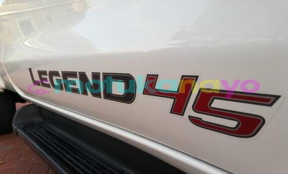 Buy Used Toyota Hilux White Car in Kinshasa in Kinshasa Buy Used Toyota Hilux White Car in Kinshasa in Kinshasa