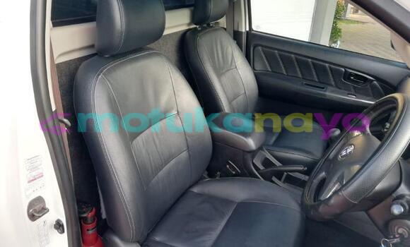 Buy Used Toyota Hilux White Car in Kinshasa in Kinshasa Buy Used Toyota Hilux White Car in Kinshasa in Kinshasa