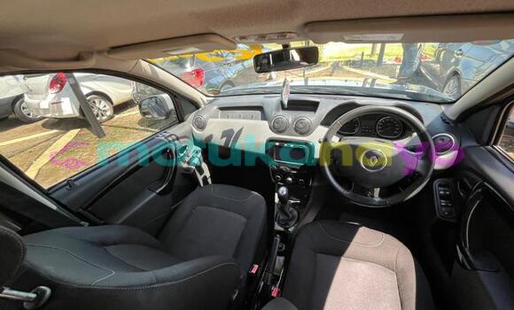 Buy Used Renault Duster Silver Car in Kinshasa in Kinshasa Buy Used Renault Duster Silver Car in Kinshasa in Kinshasa