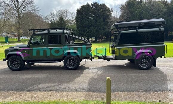 Buy Used Land Rover Defender Green Car in Kinshasa in Kinshasa