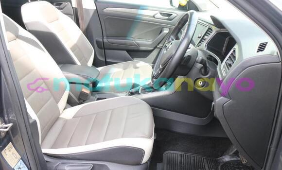 Buy Used Volkswagen T-Roc Other Car in Kinshasa in Kinshasa Buy Used Volkswagen T-Roc Other Car in Kinshasa in Kinshasa