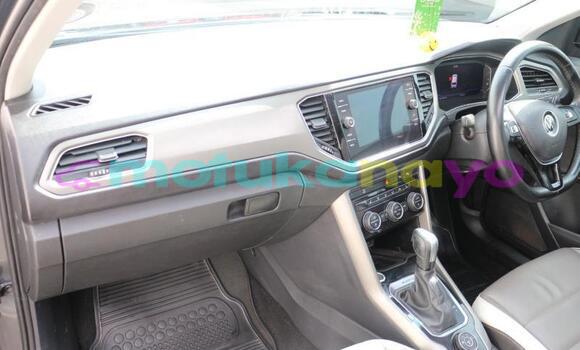 Buy Used Volkswagen T-Roc Other Car in Kinshasa in Kinshasa Buy Used Volkswagen T-Roc Other Car in Kinshasa in Kinshasa
