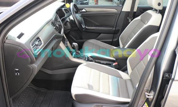 Buy Used Volkswagen T-Roc Other Car in Kinshasa in Kinshasa Buy Used Volkswagen T-Roc Other Car in Kinshasa in Kinshasa