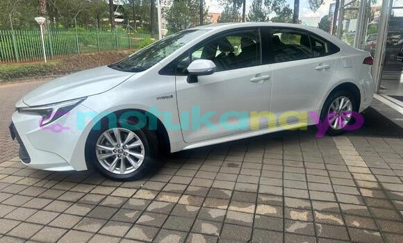 Buy Used Toyota Corolla White Car in Kinshasa in Kinshasa Buy Used Toyota Corolla White Car in Kinshasa in Kinshasa