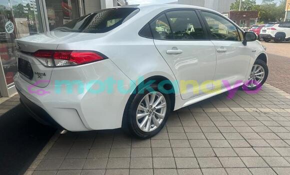 Buy Used Toyota Corolla White Car in Kinshasa in Kinshasa Buy Used Toyota Corolla White Car in Kinshasa in Kinshasa