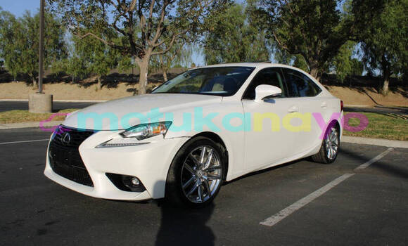 Buy Used Lexus IS White Car in Kinshasa in Kinshasa Buy Used Lexus IS White Car in Kinshasa in Kinshasa